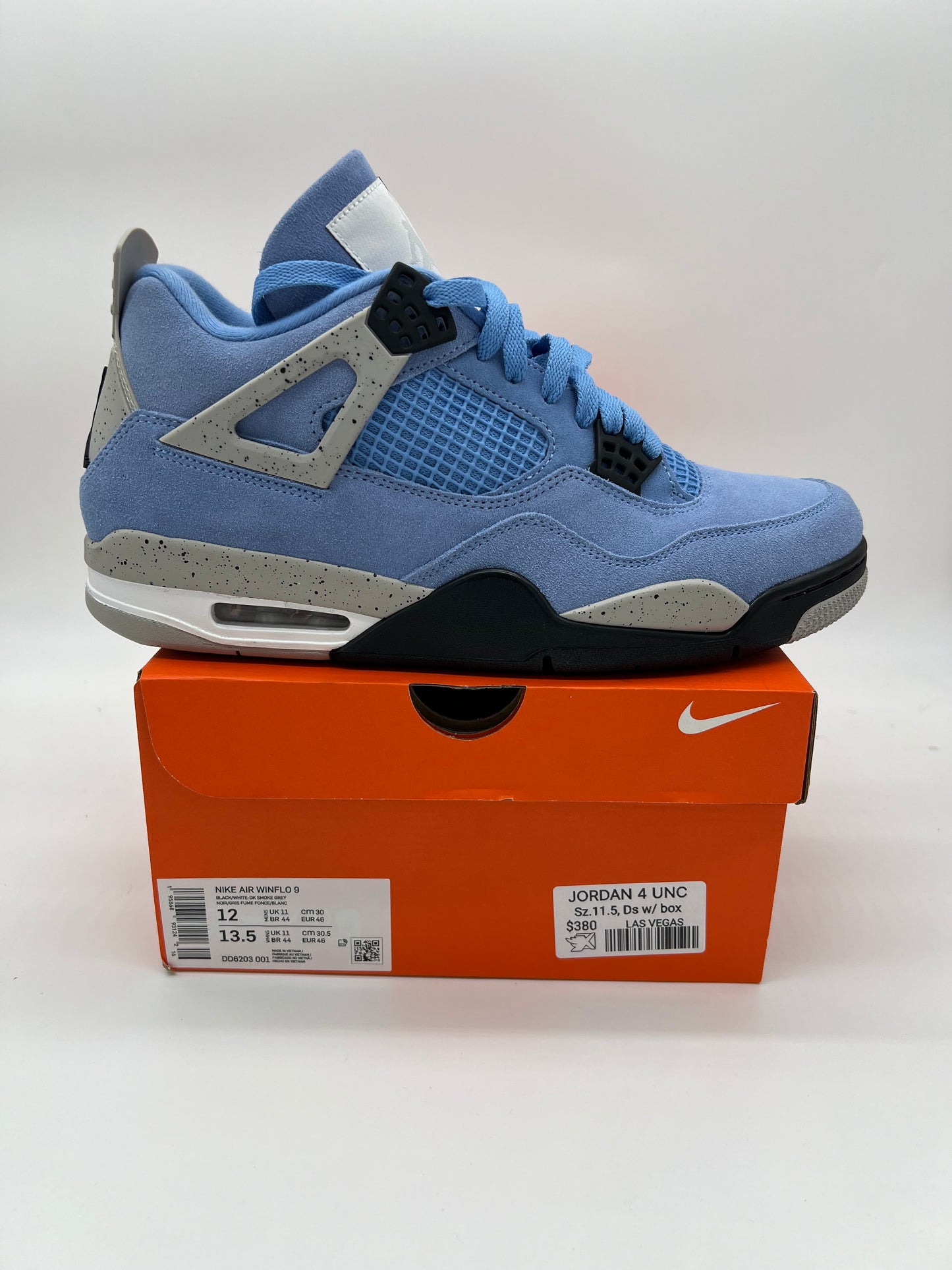 Jordan 4 UNC